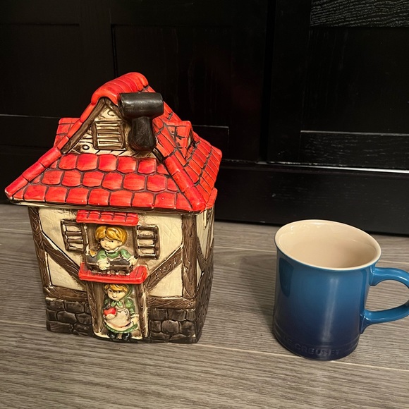Vintage Red Cottage Cookie Jar - Picture 3 of 4